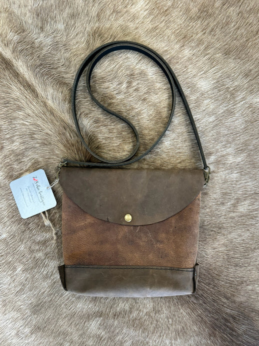 The Kerri Crossbody