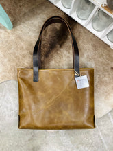 Load image into Gallery viewer, Genunie Leather Sandstone Tote