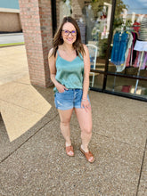 Load image into Gallery viewer, Double Button High Rise Cuffed Short