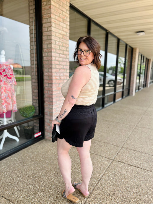 Chic Signature Short -Black Edge