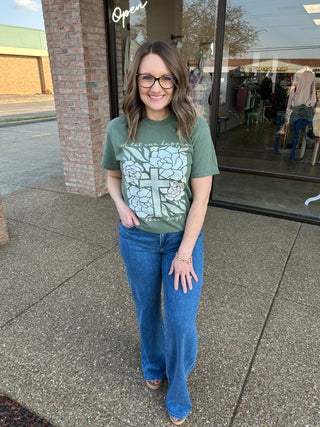 Woman wearing wide leg palazzo jeans standing outside storefront, showcasing the relaxed fit and style.